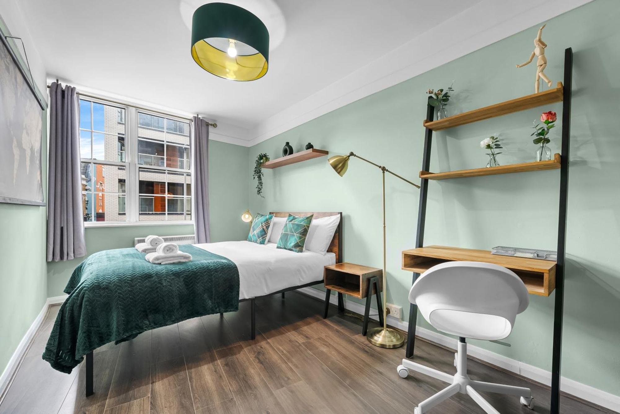 Chic 2 Bedroom Apartment Near Liverpool Street By Gold Stays ロンドン エクステリア 写真