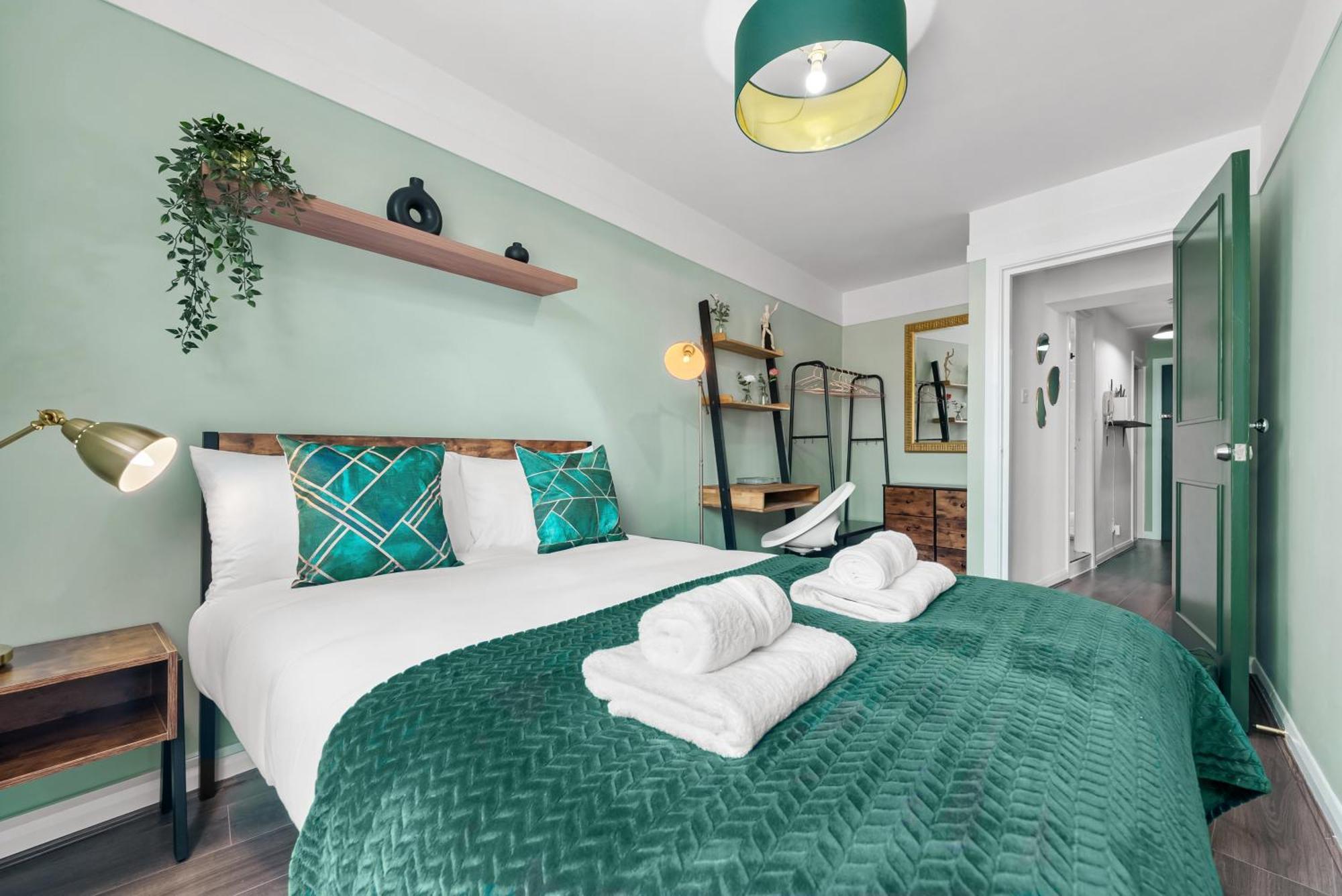 Chic 2 Bedroom Apartment Near Liverpool Street By Gold Stays ロンドン エクステリア 写真