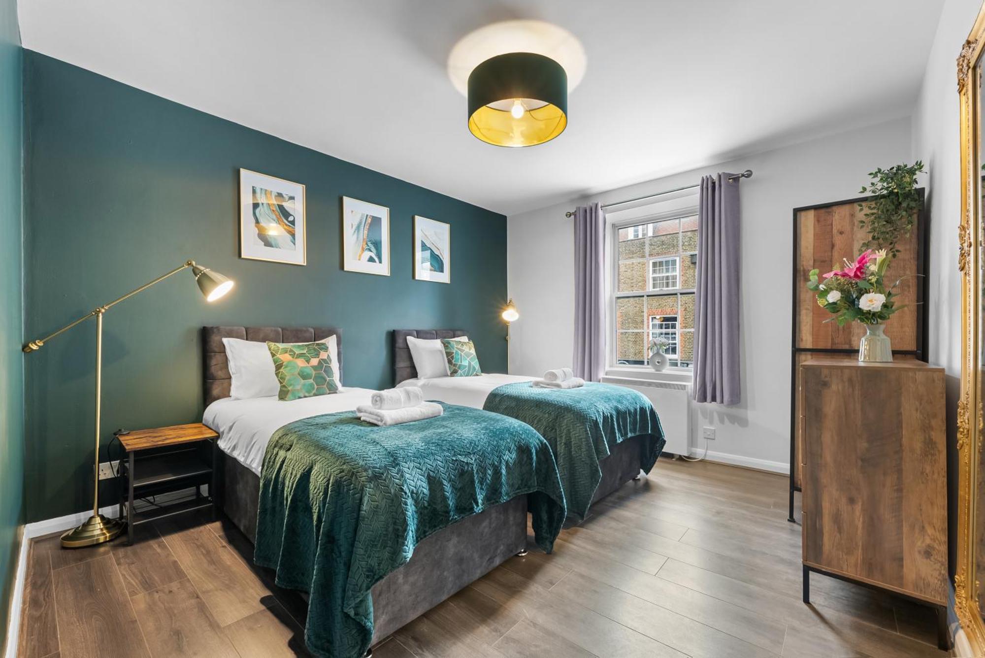 Chic 2 Bedroom Apartment Near Liverpool Street By Gold Stays ロンドン エクステリア 写真