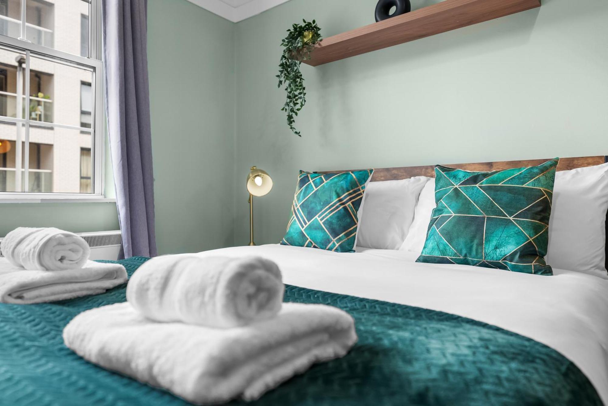 Chic 2 Bedroom Apartment Near Liverpool Street By Gold Stays ロンドン エクステリア 写真