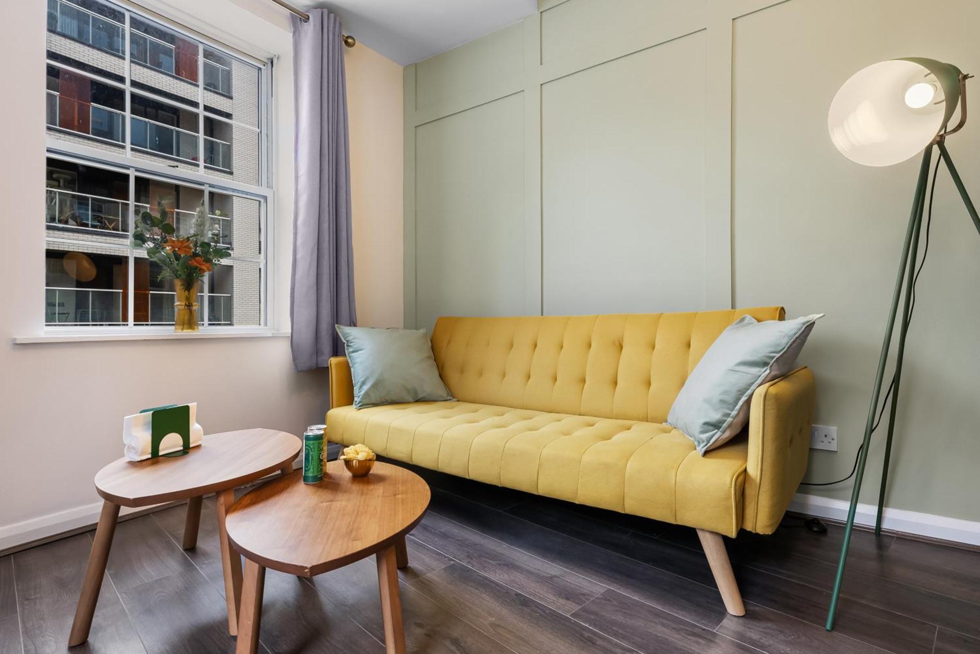 Chic 2 Bedroom Apartment Near Liverpool Street By Gold Stays ロンドン エクステリア 写真