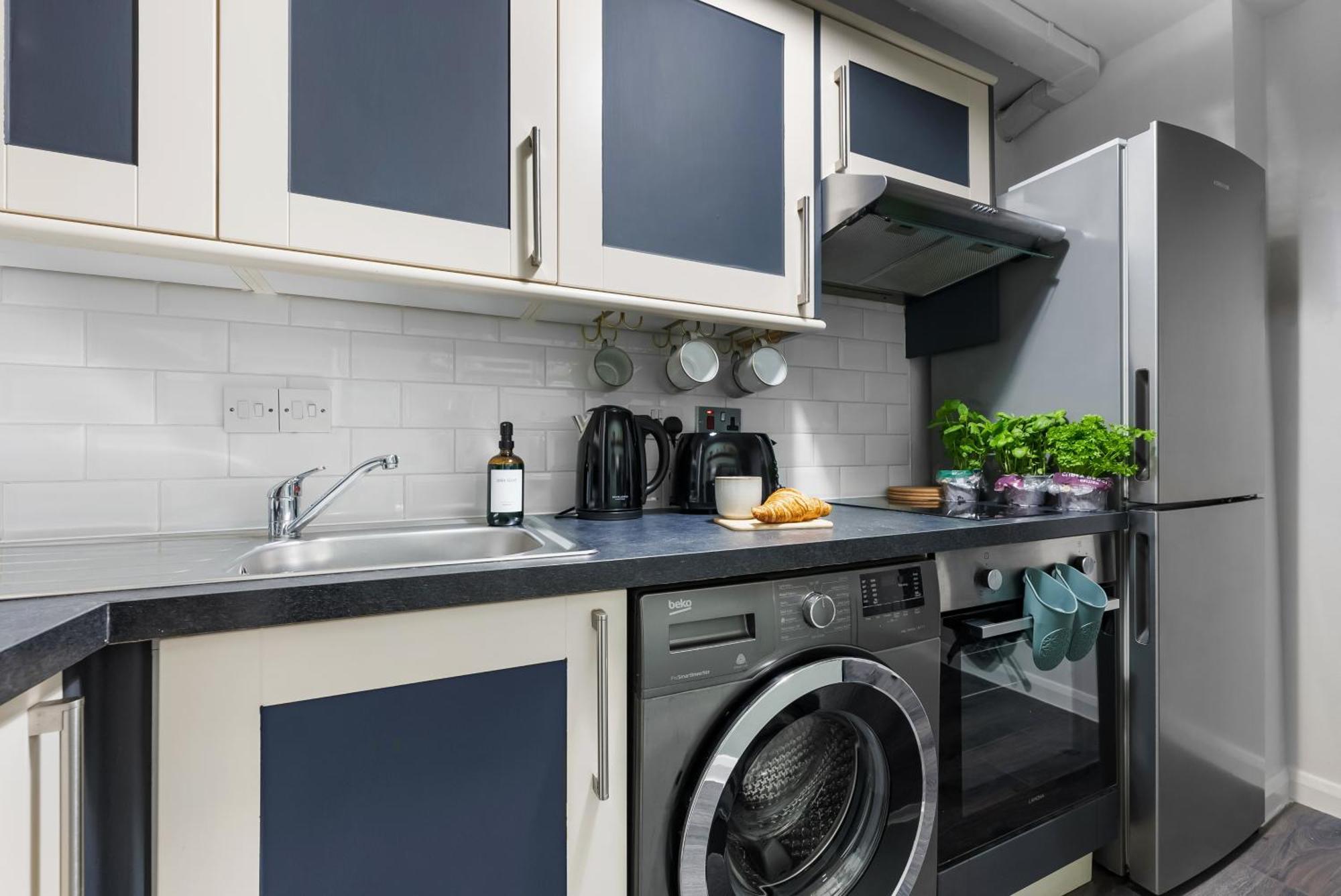 Chic 2 Bedroom Apartment Near Liverpool Street By Gold Stays ロンドン エクステリア 写真