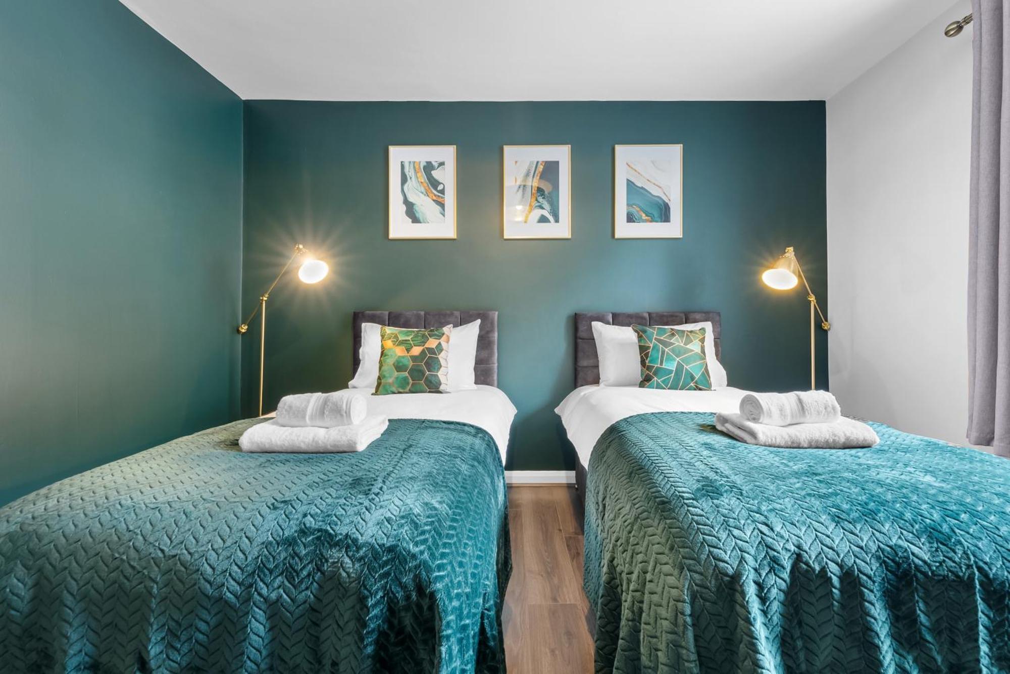 Chic 2 Bedroom Apartment Near Liverpool Street By Gold Stays ロンドン エクステリア 写真