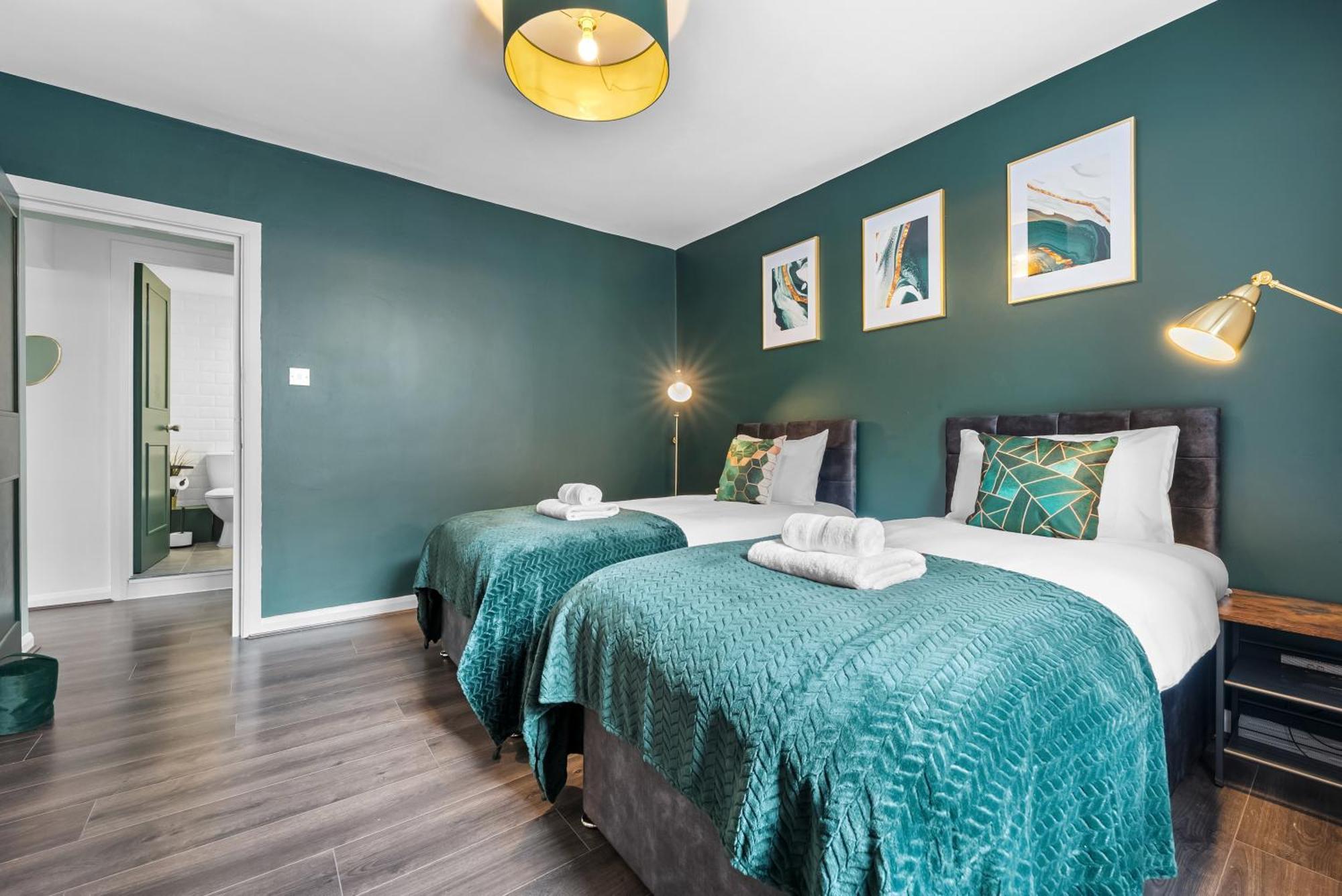 Chic 2 Bedroom Apartment Near Liverpool Street By Gold Stays ロンドン エクステリア 写真