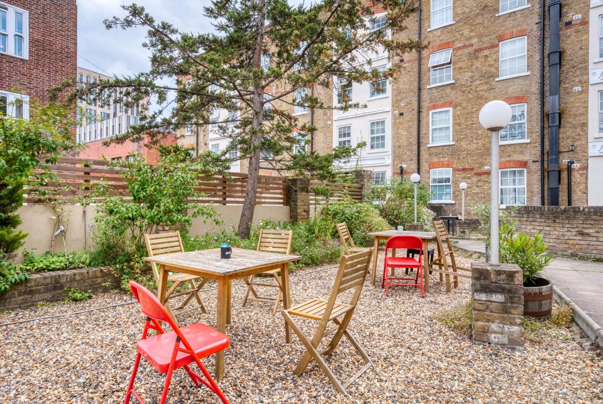 Chic 2 Bedroom Apartment Near Liverpool Street By Gold Stays ロンドン エクステリア 写真