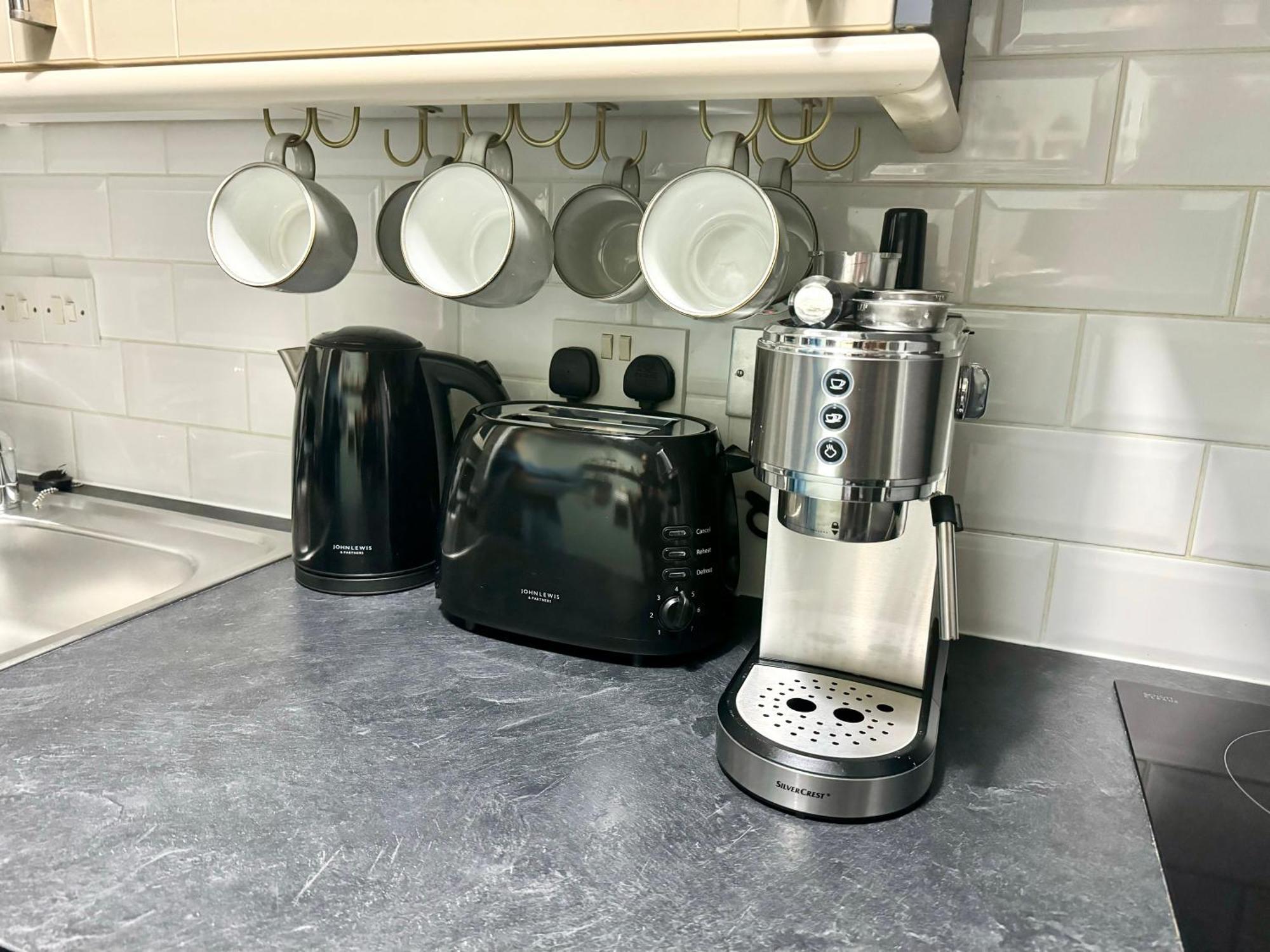 Chic 2 Bedroom Apartment Near Liverpool Street By Gold Stays ロンドン エクステリア 写真